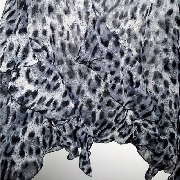 3/$20 Sale Dots sleeveless top - Picture 4 of 5